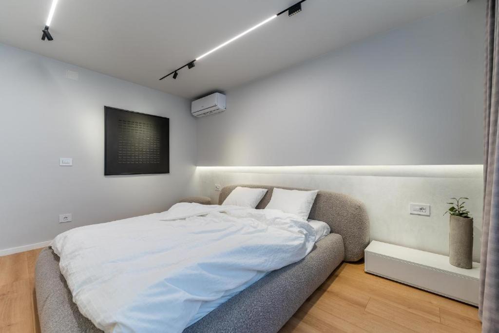 Epic Apartment-self Check In